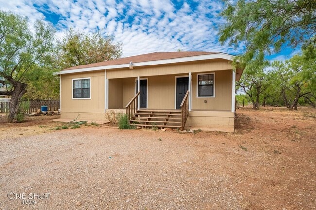 Primary Photo - 3632 Clinton St