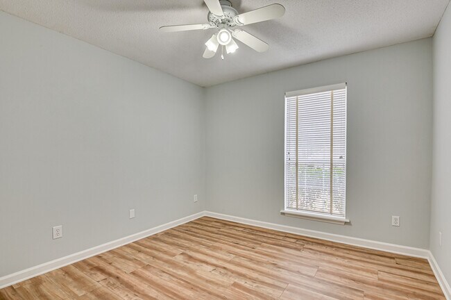 Building Photo - 3882 Villa Ln