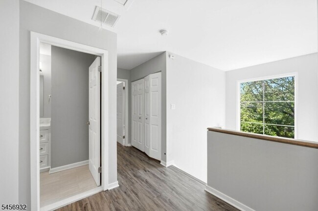 Building Photo - 81 Village Cir