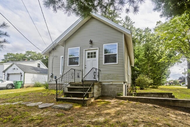 Building Photo - 791 Britton St