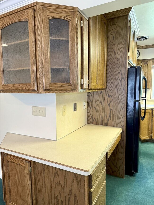 Building Photo - Spacious 5 Bedroom, 2 Bath Home with Moder...
