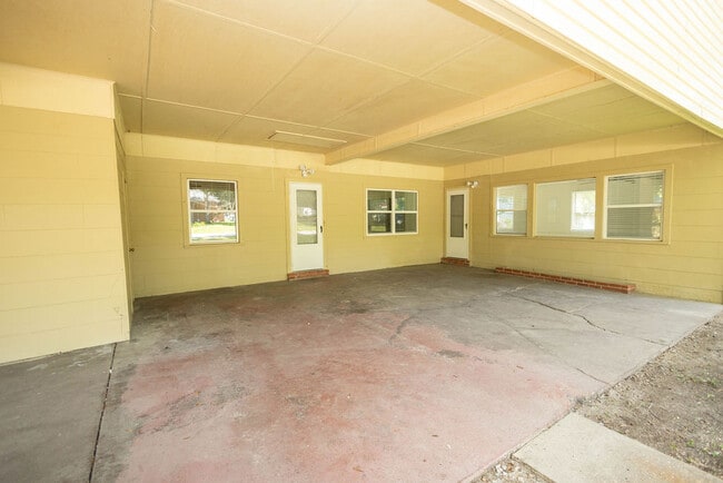 Building Photo - 198 Montogomery Place