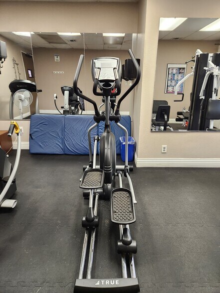 Building Photo - 6202 Friars Rd