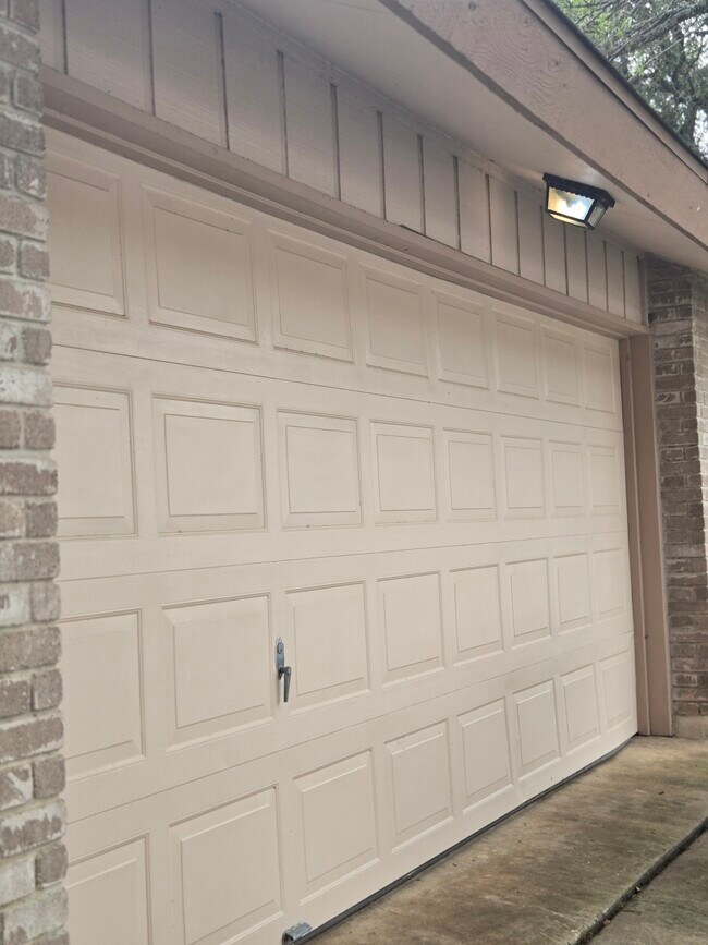 Building Photo - 9570 Bowen dr