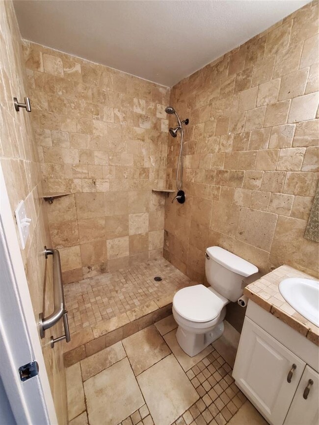 Building Photo - 807 Fernwood Cove