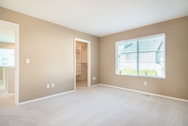 Building Photo - Quaint Carman Ridge Home in Lake Oswego