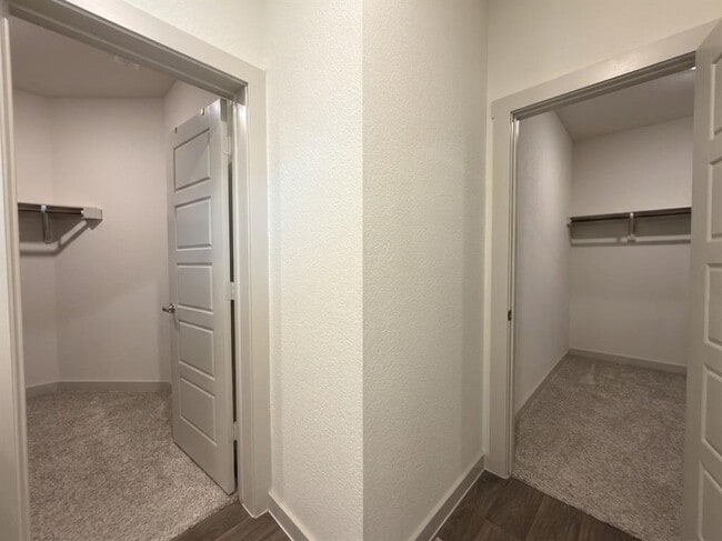 Building Photo - 3001 Egan Dr