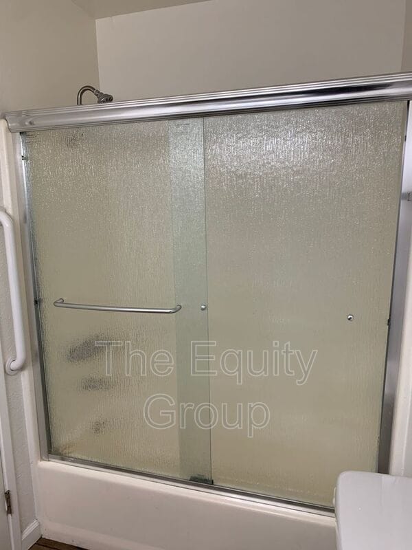 Building Photo - 3906 W Meadow Ave