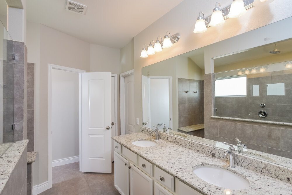 Building Photo - 13918 Persimmon Cv