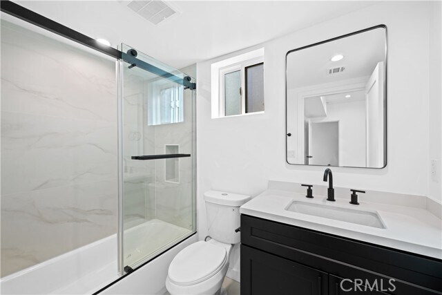 Building Photo - 1340 N Kingsley Dr