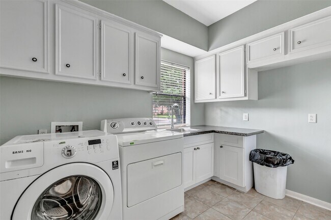 Building Photo - 12102 Moorcreek Dr