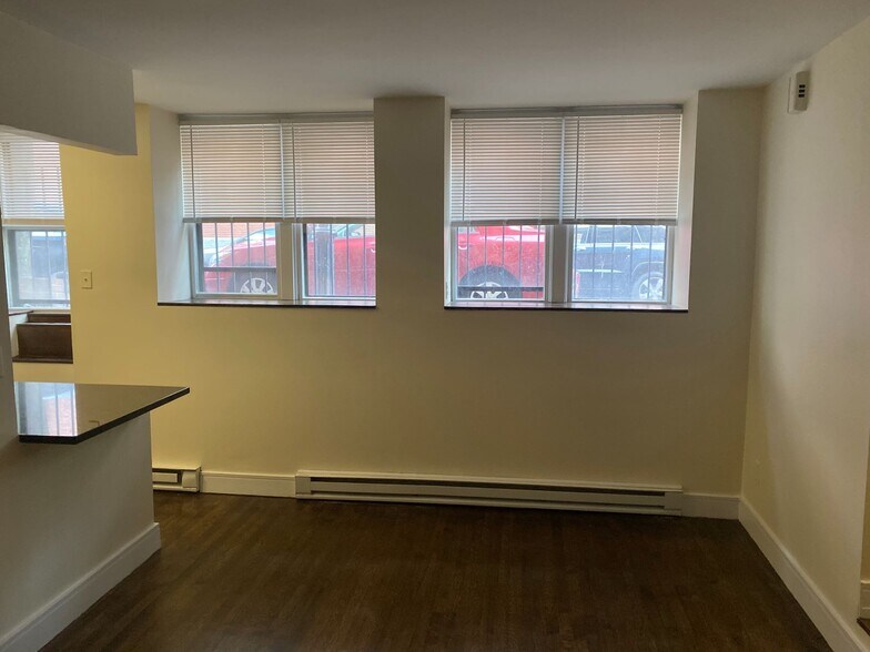 Building Photo - 38 Phillips St