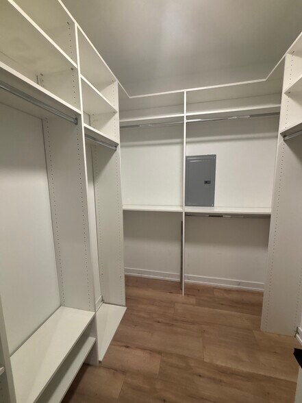 Building Photo - 6853 W Belmont Ave