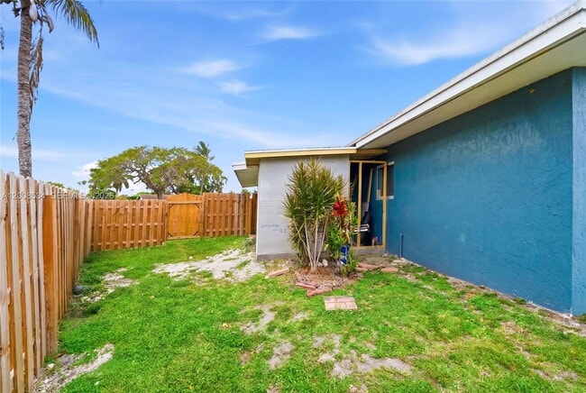 Building Photo - 2202 NW 61st Pl