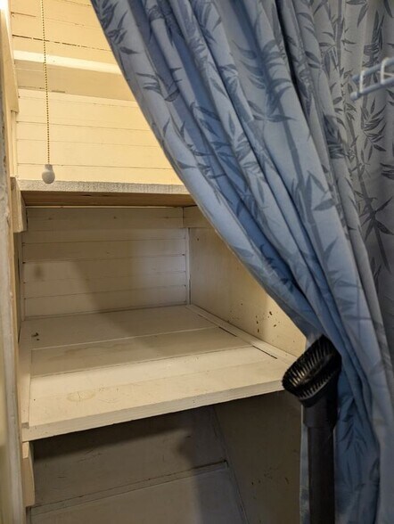 Building Photo - 5486 Broadway