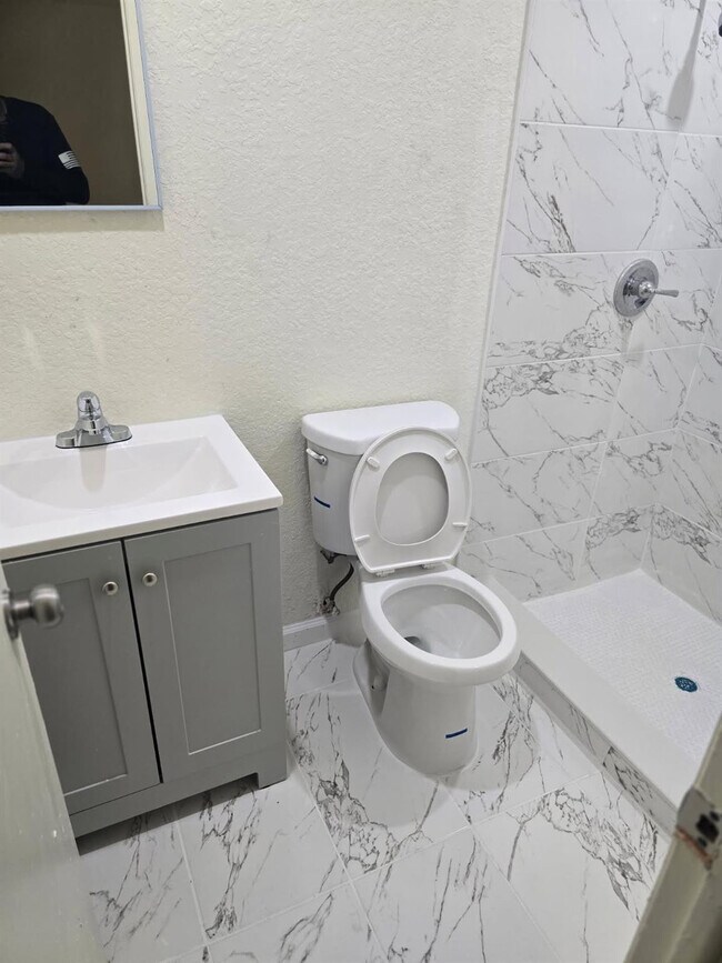 Building Photo - 2710 NW 9th St