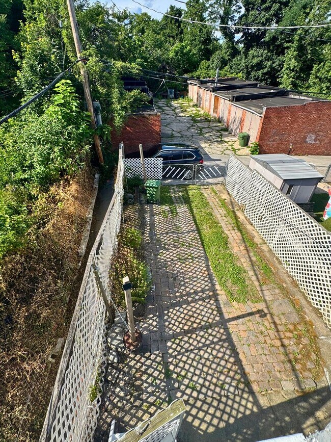 Building Photo - 548 Radnor Ave