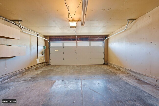 Building Photo - Large Oakland Hills Home With Large Garage/Yard +Laundry Hook-Ups!