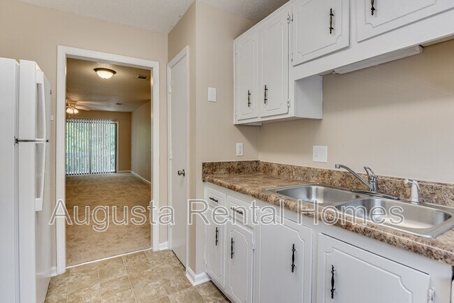 Building Photo - 3510 Woodlake Rd