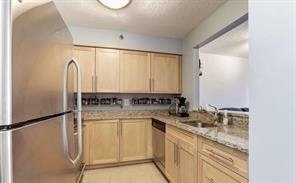 Building Photo - 10101 Grosvenor Pl