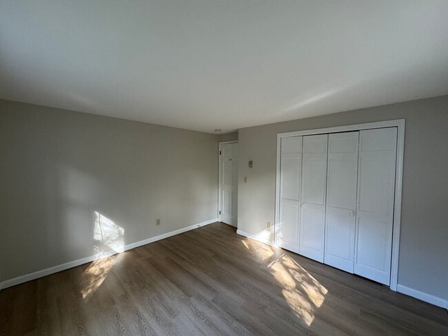 Building Photo - 20 Northwoods Cir