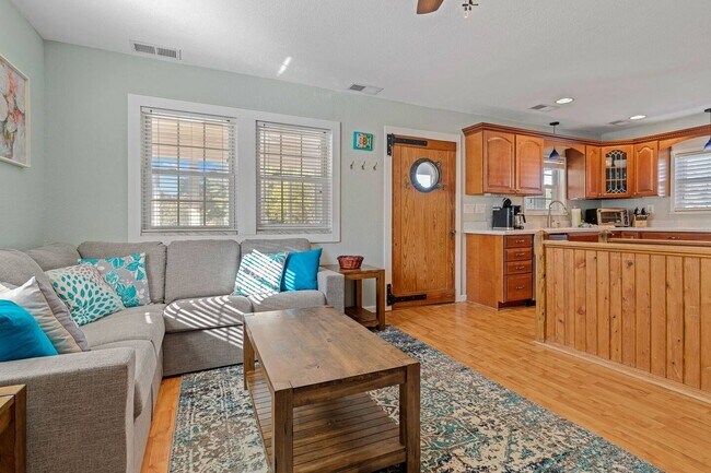 Building Photo - 909 Indian Dr