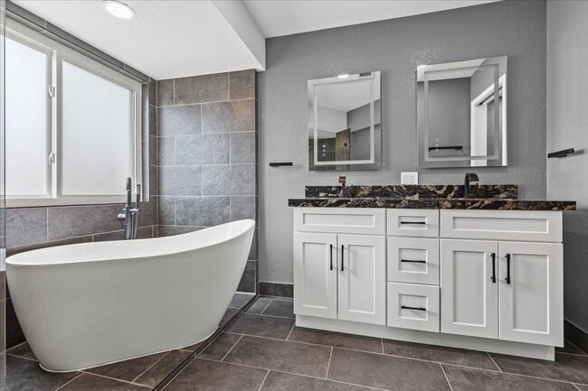 Building Photo - 3201 Ventana Hills Dr