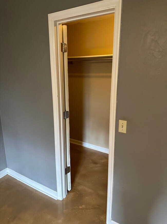 Building Photo - Great townhome in Brewster Estates!