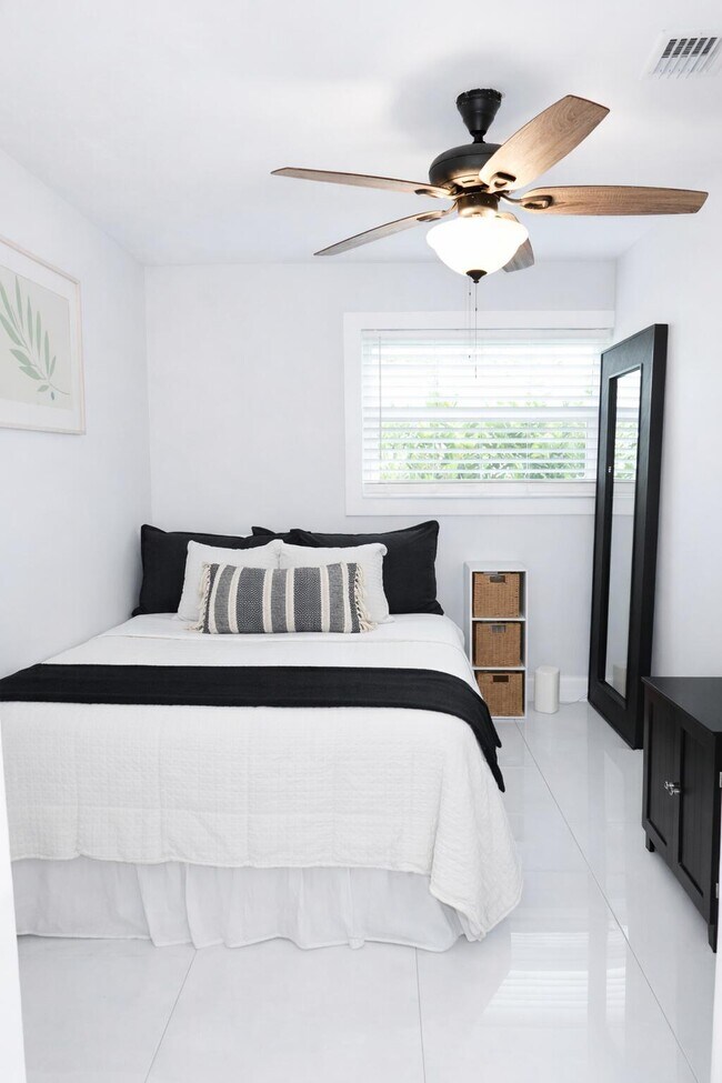 Building Photo - 1820 SW 36th Ave