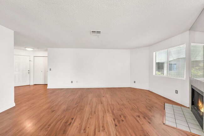 Building Photo - 6859 Tamarus St