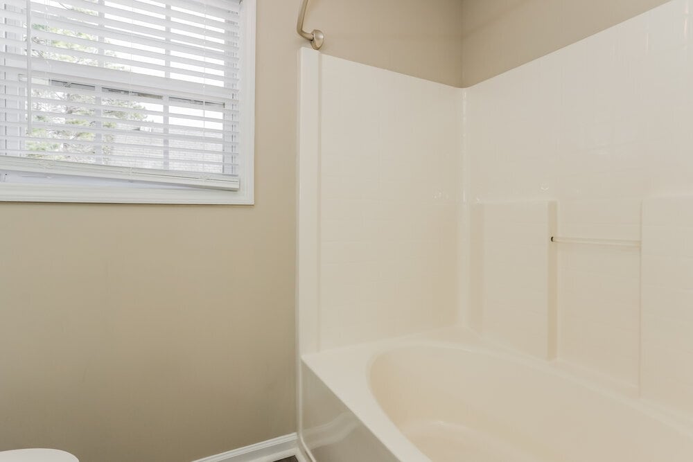 Building Photo - 385 River Trace Dr