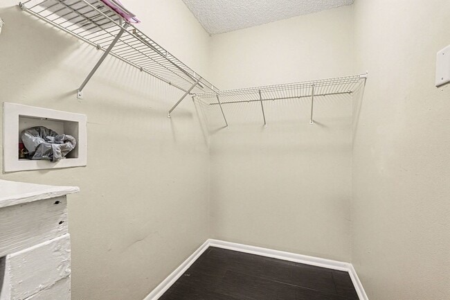 Building Photo - 1011 Clearmont St NE