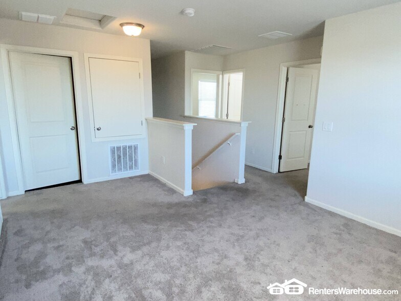 Building Photo - 335 Watson Pl