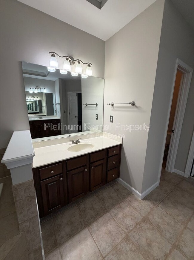 Building Photo - 12785 Doe Dr