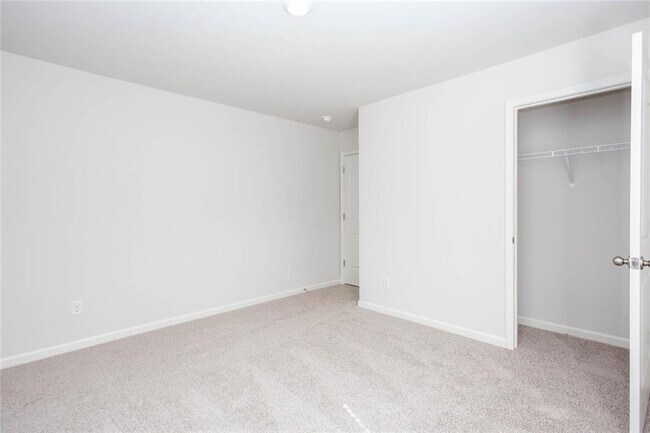 Building Photo - 61 Grv Spgs Ct