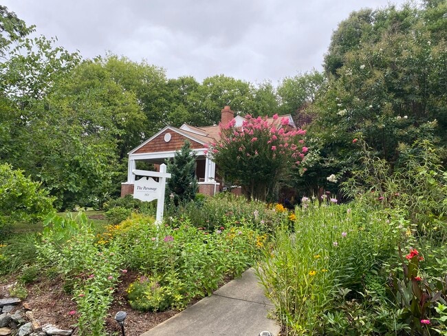 Building Photo - 807 Benton St