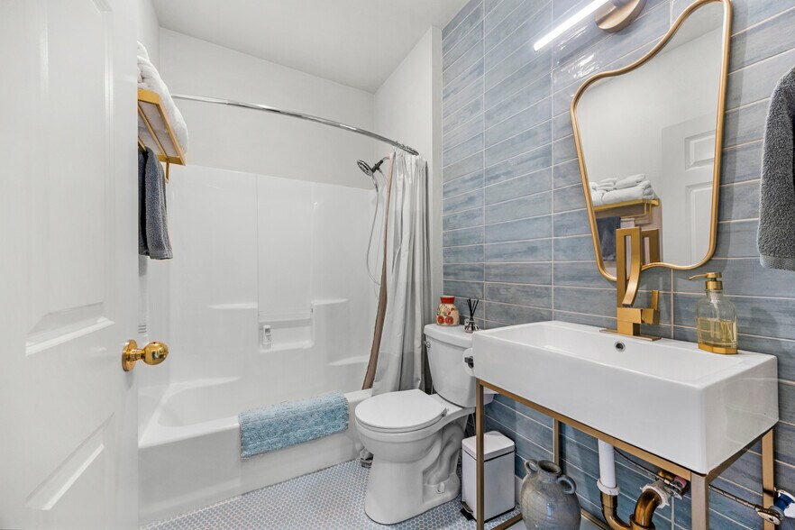 Building Photo - 6125 NE 175th St