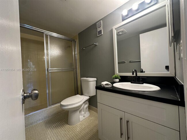 Building Photo - 9450 Live Oak Pl