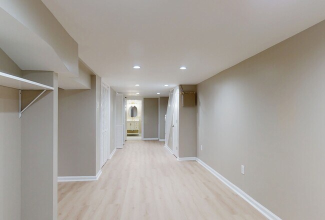 Building Photo - 5607 Springfield Ave