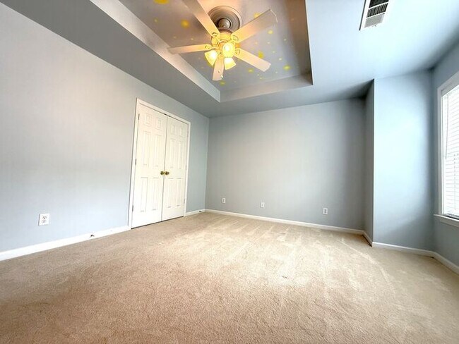 Building Photo - Sandy Springs 3 Bed-3.5 Bath Townhouse in Gated Cambridge, Hardwoods on Main!