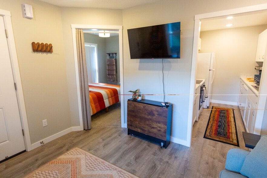 Building Photo - 5604 SE 97th Ave