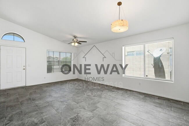 Building Photo - 4622 E Summerhaven Dr