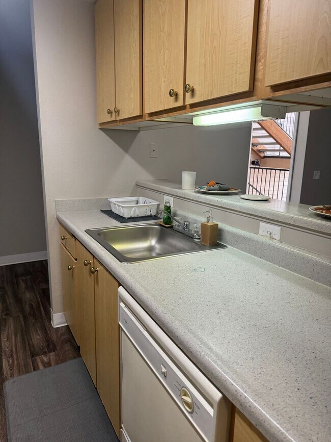 Building Photo - Life Just Got Better Come See For Yourself At Powell Court Apartments!!