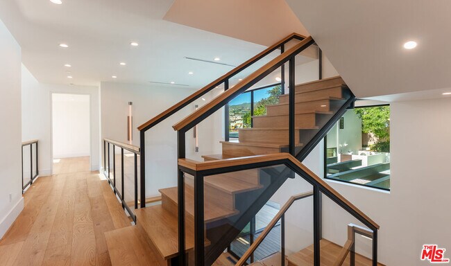 Building Photo - 382 Aderno Way