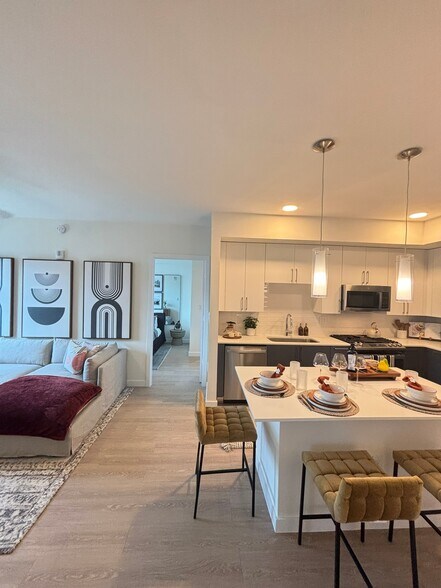 Building Photo - 2385 NE 194th St