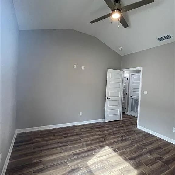 Building Photo - 605 Sparrow Rd