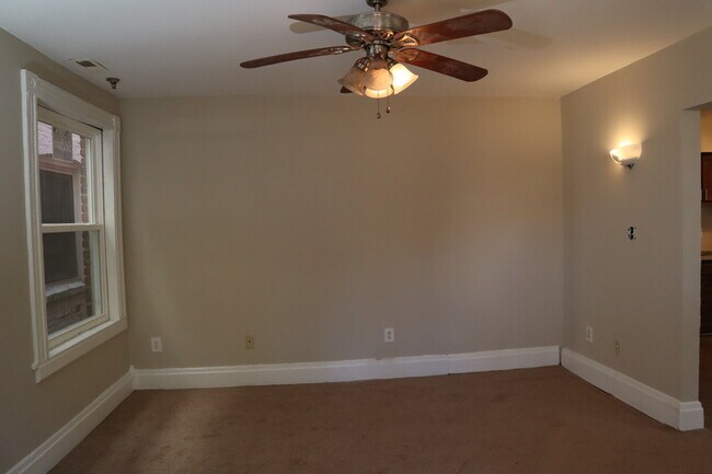 Primary Photo - 2211 W Cary St