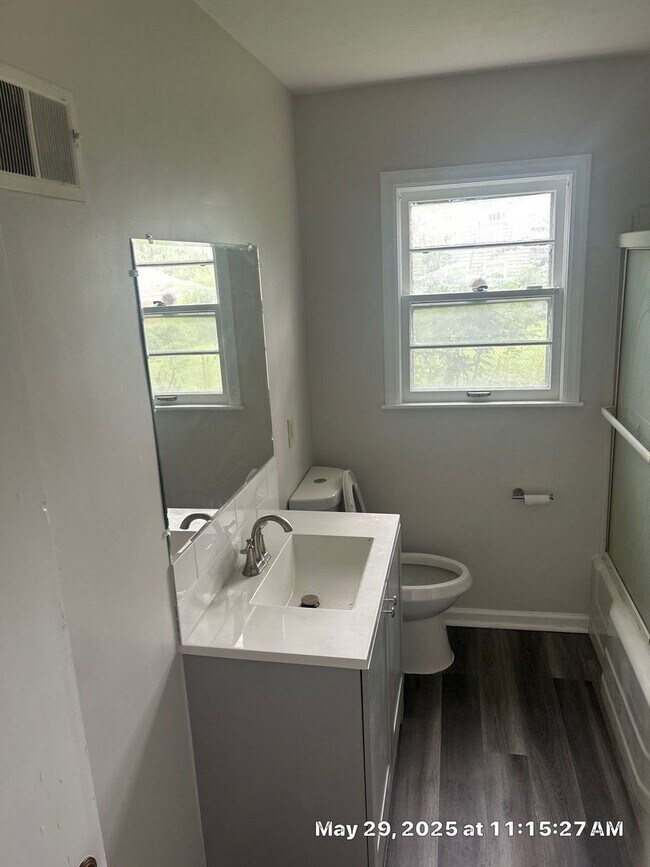 Building Photo - 800-802 E 75th Terrace - Duplex