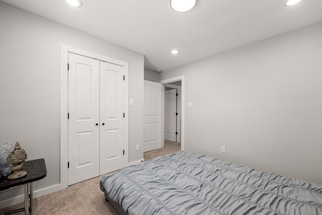 Building Photo - 8357 Tate St