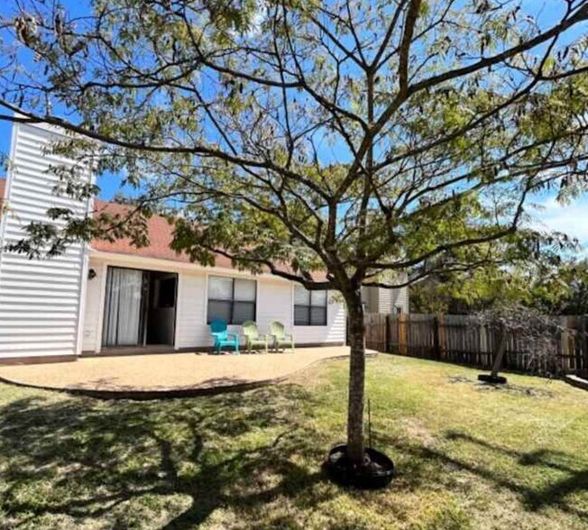 Building Photo - 11405 Morning Glory Trail